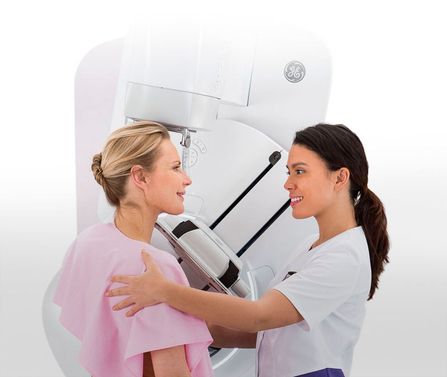 Radiología Yangüela paciente en prueba de mamografía 